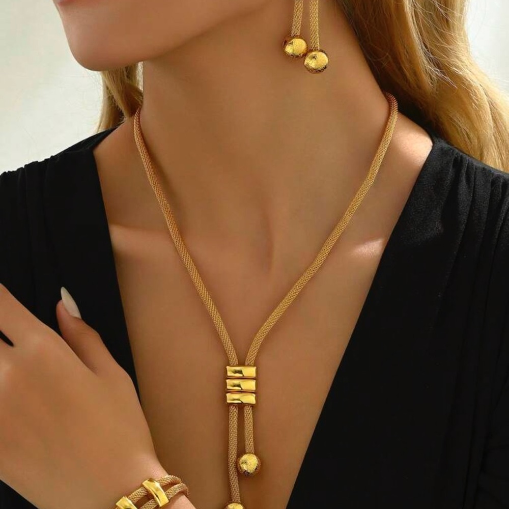 New 3 piece necklace bracelet and earring set - Picture 2 of 5